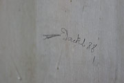 Bleistift-Markierungen  Dackl-Höhe aus dem Jahr 1888 im Türrahmen (©Foto. Martin Schmitz)